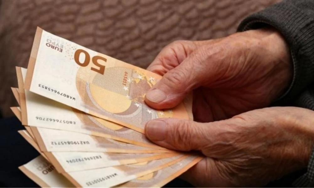 «Μαϊμού» τραπεζικός έταζε αναδρομικά στην Σκιάθο